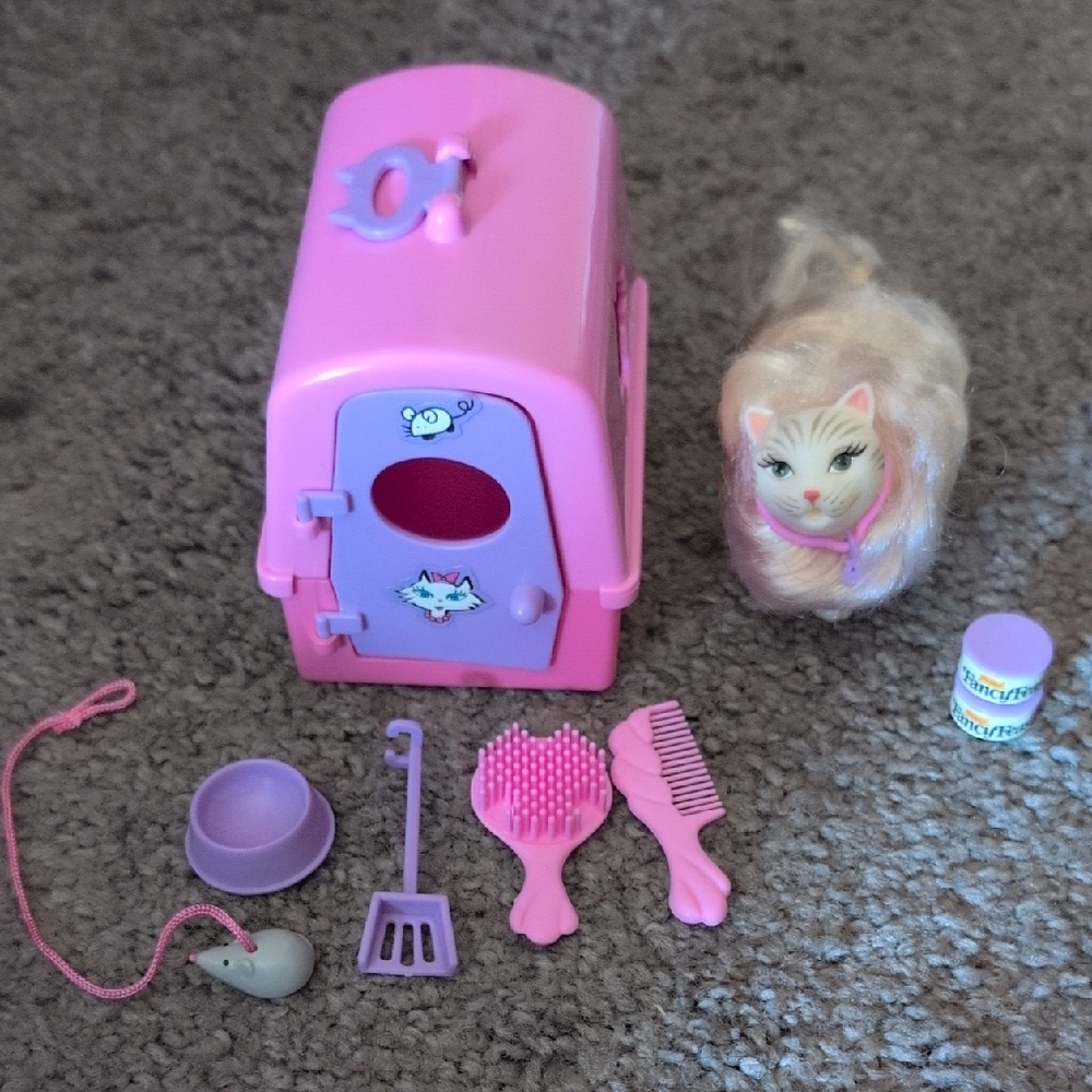 Barbie: Marshmallow Pet Carrier Playset with Accessories